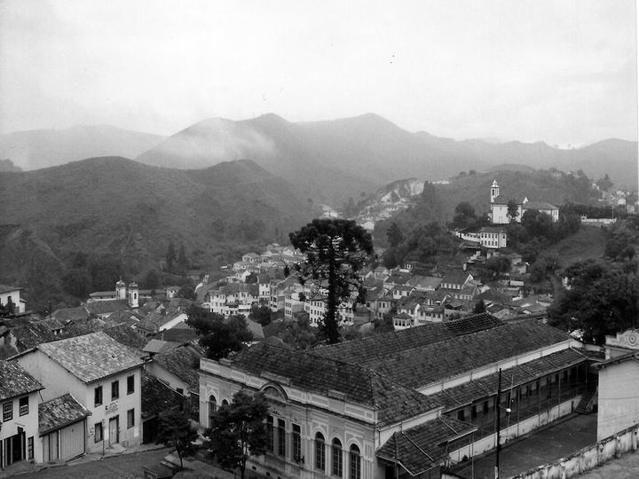 Ouro Preto, nestled between the mountains of Minas |1998