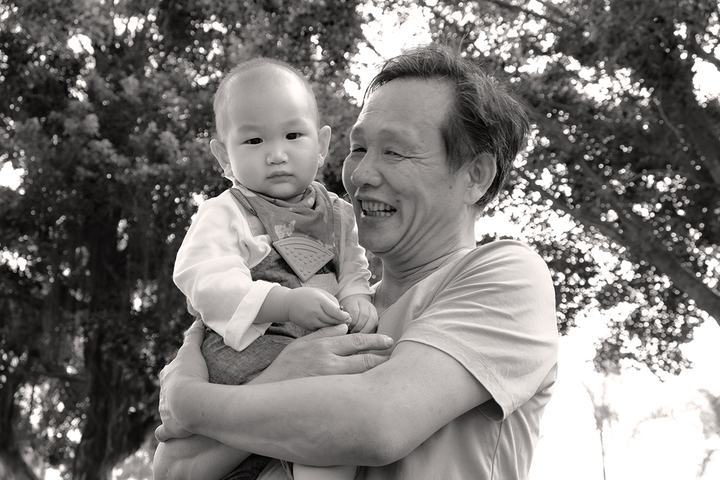 Baby mit Opa im Park | Shekou | Shenzhen 2019
