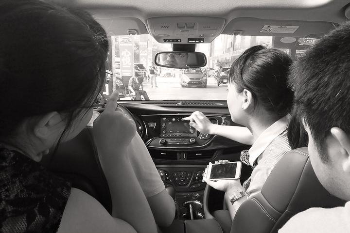 Mit Mama und Papa beim Autokauf | Shenzhen 2016